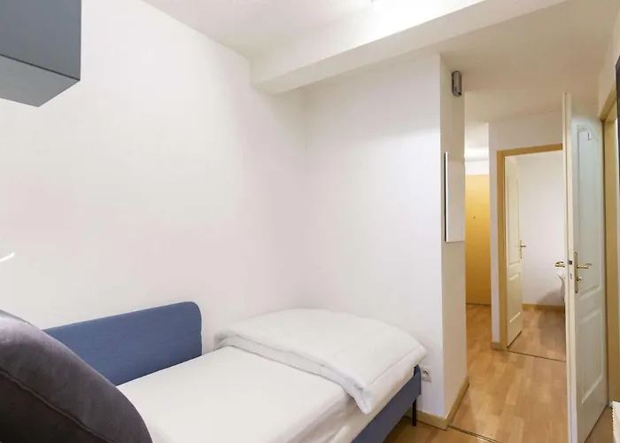 Apartment T2 Cosy En Centre-ville Avec Parking, Proche Commodites, 3 Stations De Ski, Non Fumeur - Fr-1-402-118